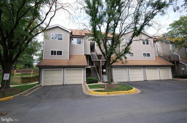 Building Photo - 10825 Amherst Ave