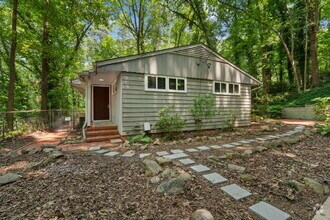 Building Photo - Charming 2-Bed Home with Gleaming Hardwood...