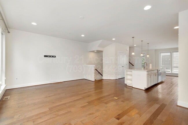 Building Photo - 402 Stabler Ln