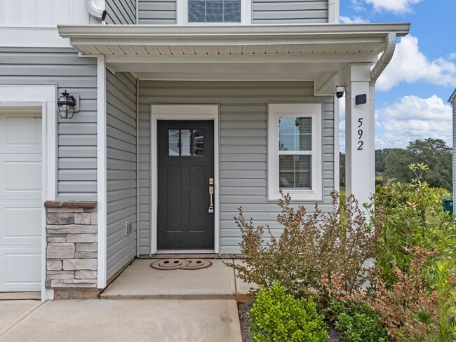 Building Photo - Luxury Living & Ultimate Space: Your 5-Bed...