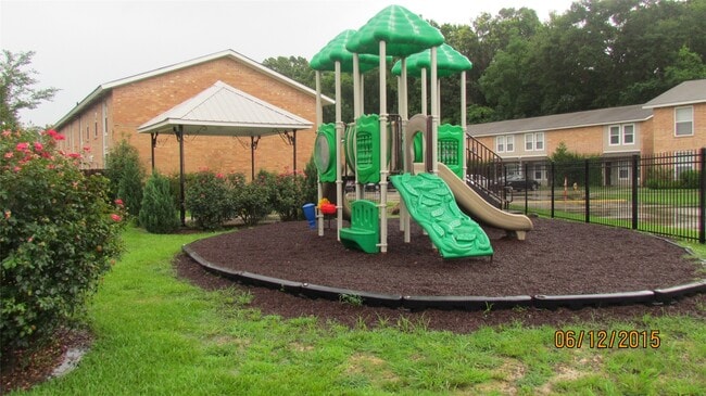 Building Photo - 16161 Tiger Bend Rd