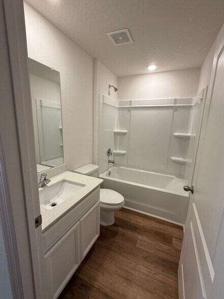 Building Photo - 15 Rivera Ln
