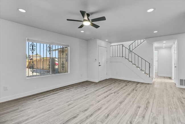 Building Photo - 2040 E 5th St