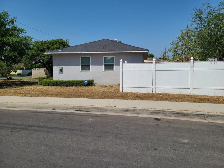 Building Photo - 519 E El Sur St