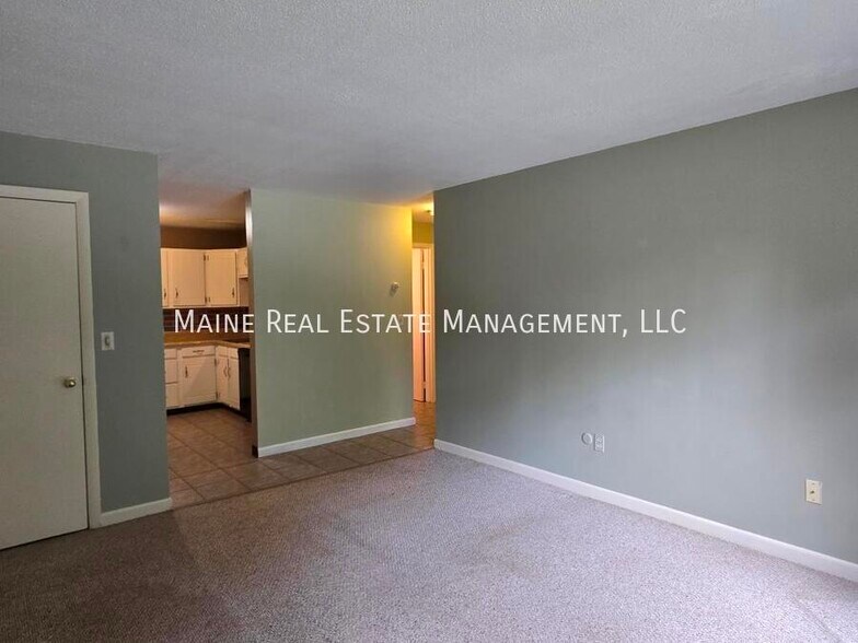 Building Photo - 10 Tall Pines Dr
