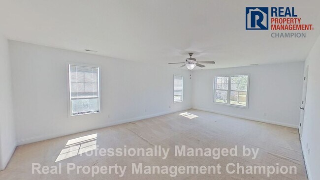 Building Photo - Large Home Near Camp Lejuene and Stone Bay