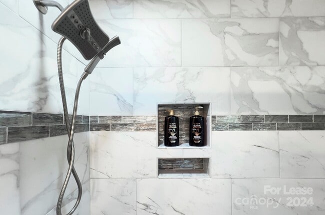 Building Photo - 629 Grandin Rd