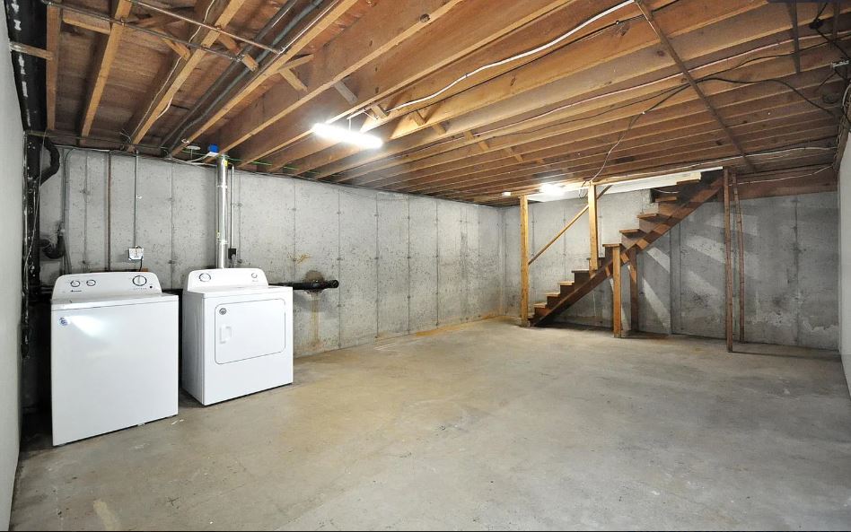 Building Photo - 1700 Farmington Ave