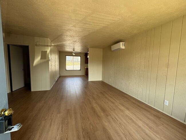 Building Photo - 240 SE Suksdorf St