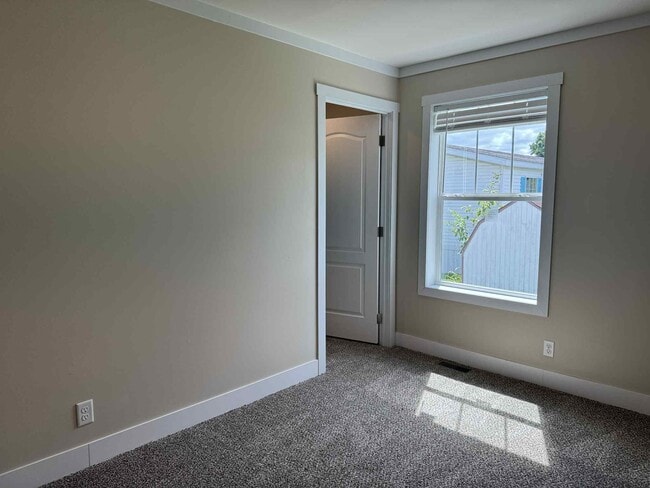 Building Photo - 48571 Lakeview Cir