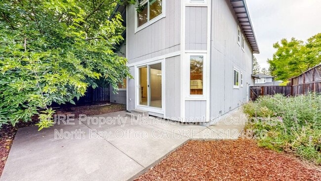 Building Photo - 2070 Pinercrest Dr