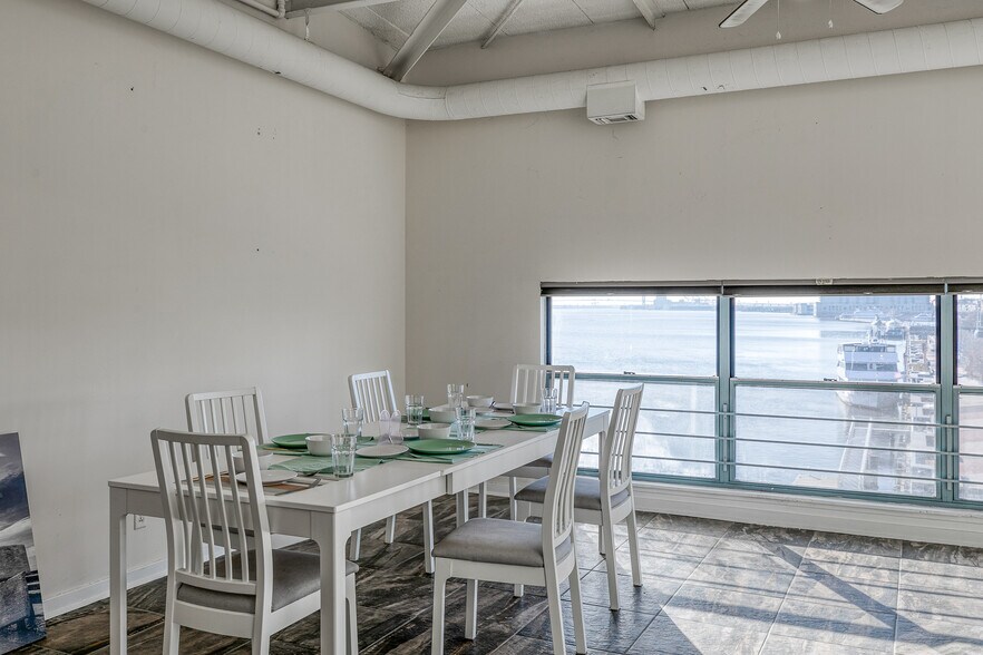 Building Photo - 3 N Christopher Columbus Blvd