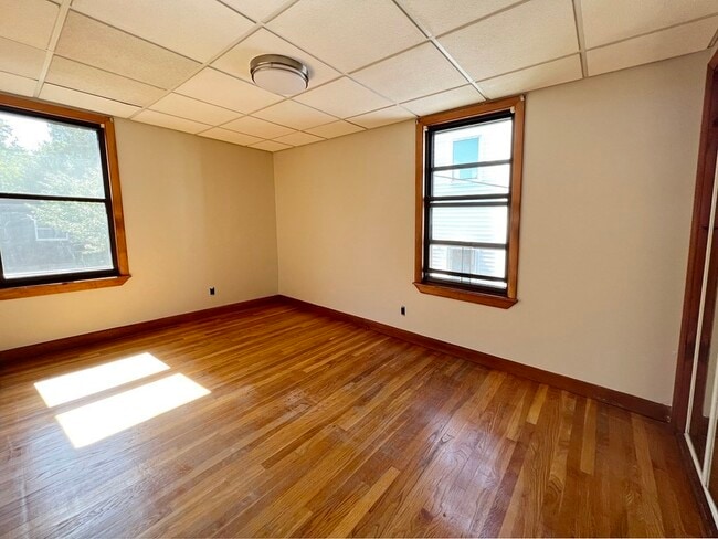 Building Photo - 196 Falcon St