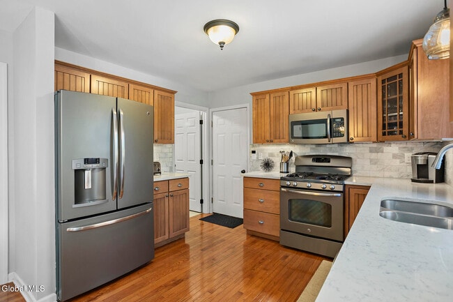 Building Photo - 8 Backstretch Ct