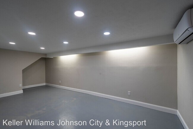 Building Photo - 3 br, 3 bath House - 1319 Seminole Drive