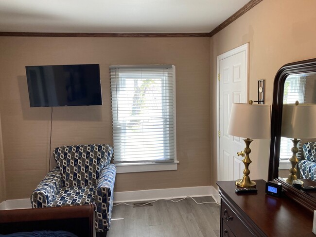 Building Photo - 120 Pearl St