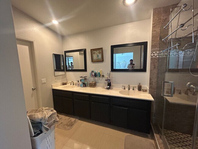 Building Photo - Upgraded 4-Bedroom Home in Gated Green Riv...