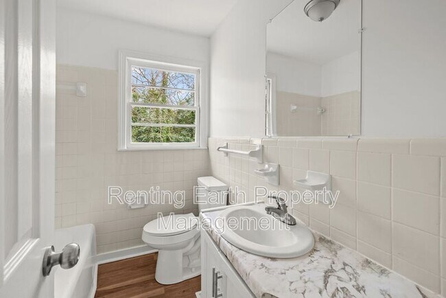 Building Photo - 933 T St