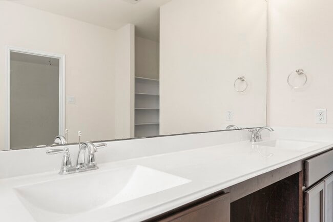 Building Photo - 23607 Legano Dr