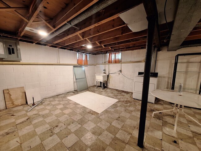 Building Photo - 3 bedroom home in Southfield with sprawlin...
