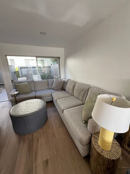 Building Photo - 708 W Sierra Madre Blvd