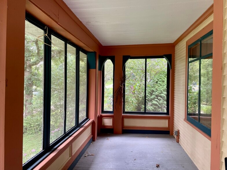 Building Photo - 1326 Vilas Ave