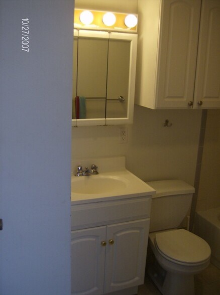 master bath 2 - 1248 Federal St