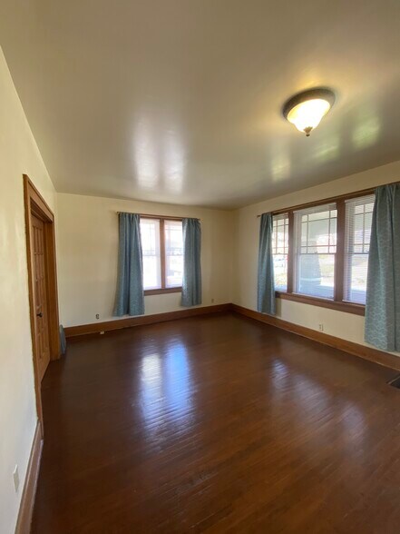 Building Photo - 2708 Hoagland Ave