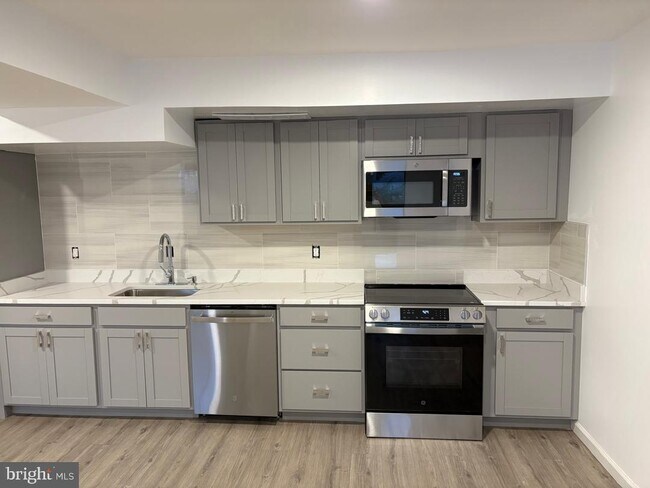 Building Photo - 2016 Gatewood Pl