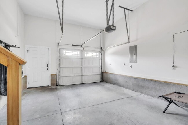 Building Photo - Stunning 3-Bedroom, 2-Bathroom Home Featuring Open-Concept Luxury Living $2150/mo rent