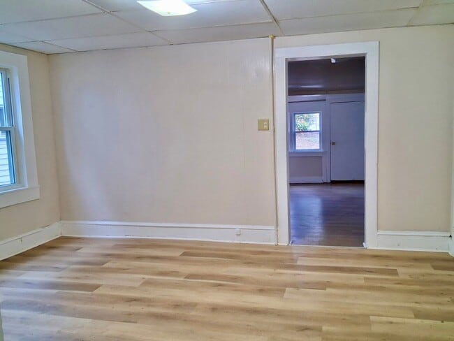 Building Photo - 325 N Laurel St