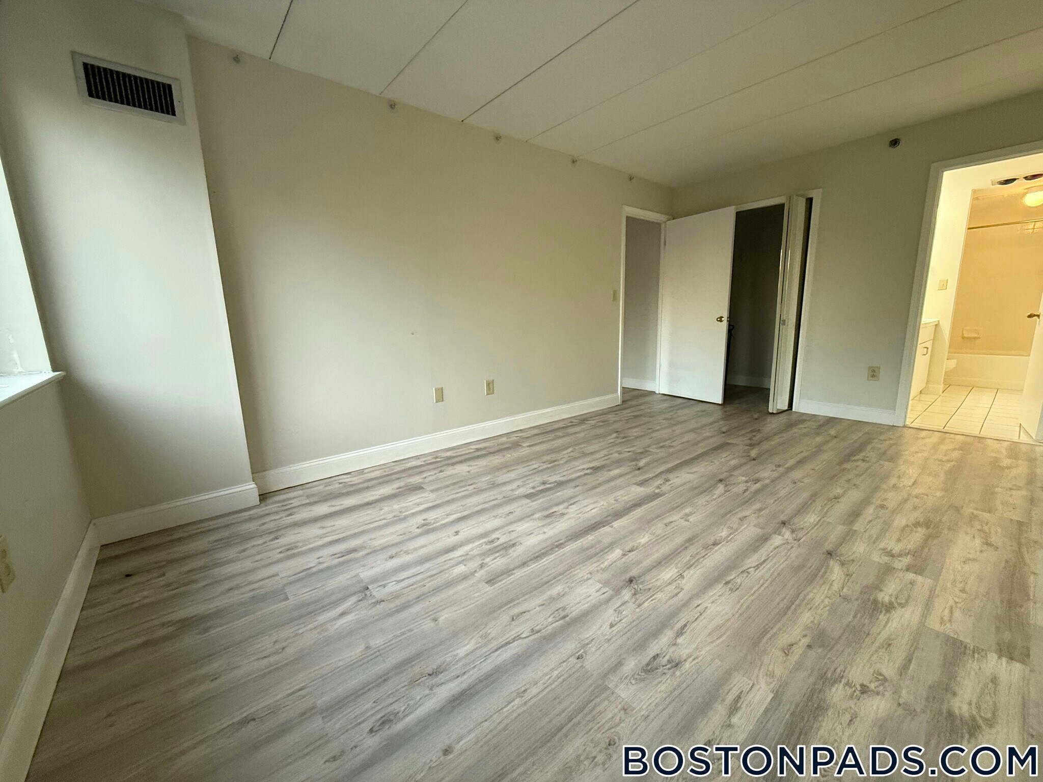 Building Photo - 1933 Commonwealth Ave