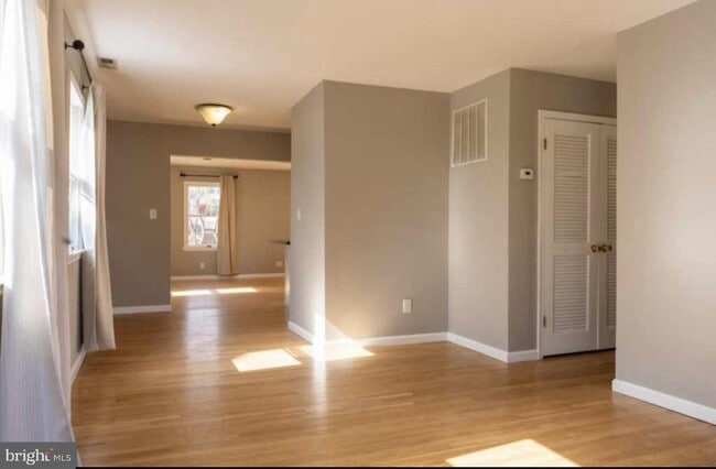 Building Photo - 1816 Pimmit Dr