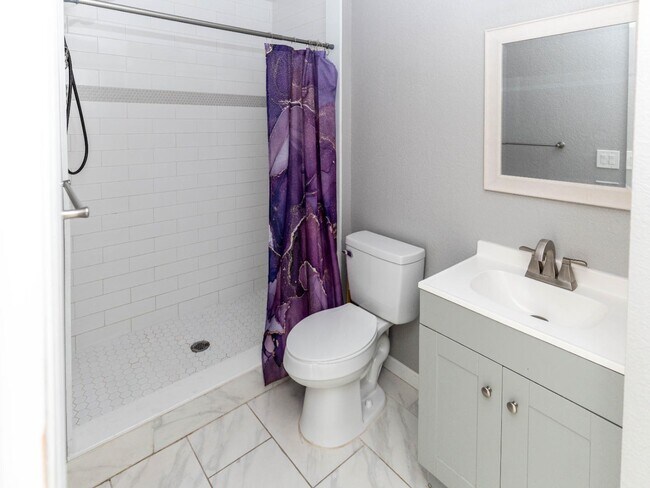 Building Photo - 133 W Park Ave