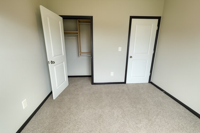 Building Photo - 619/21 N Grandstone St