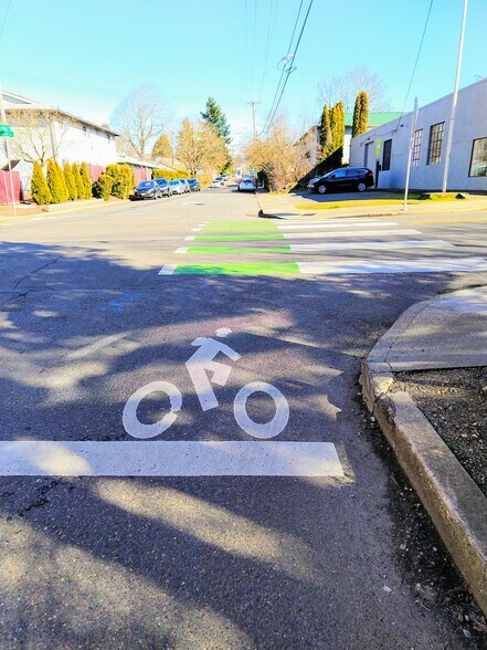 Building Photo - 2707 SE 50th Ave