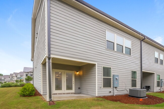 Building Photo - 1019 Smoky Mountain Springs Ln
