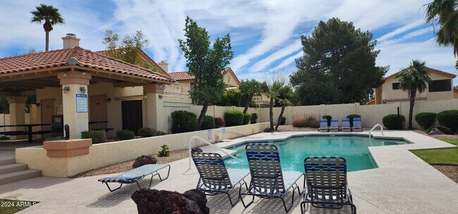 Building Photo - 10945 W Poinsettia Dr