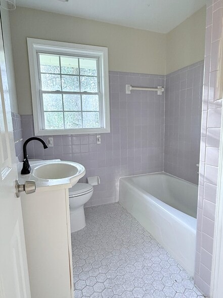 Building Photo - 1604 Roberts Dr SE