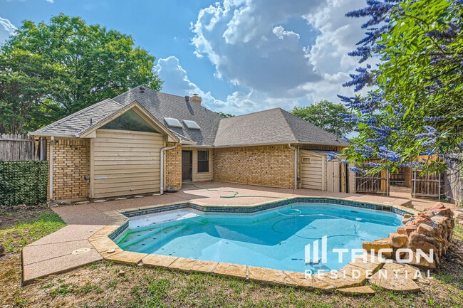 Building Photo - 5003 Willow Park Dr
