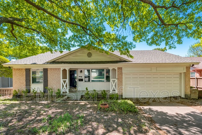 Building Photo - 11643 Rogue Way