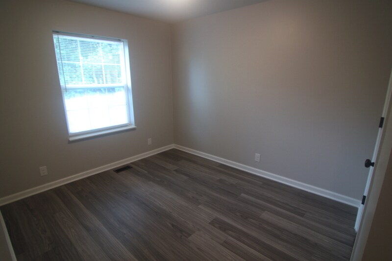 Building Photo - 256 Chestnut Ln