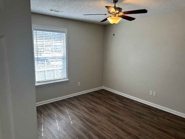 Building Photo - 1633 Summerwoods Cir