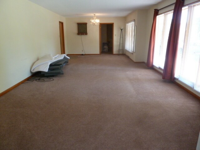 Building Photo - Walk to Campus! Incredible location, amazi...