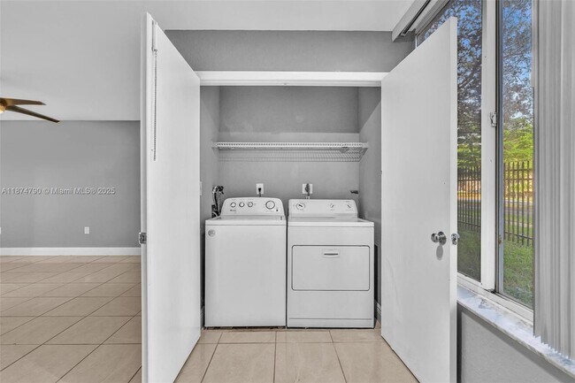 Building Photo - 2890 N Oakland Forest Dr