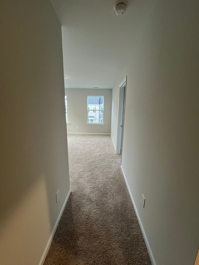 Building Photo - 375 Chesapeake Cmns St