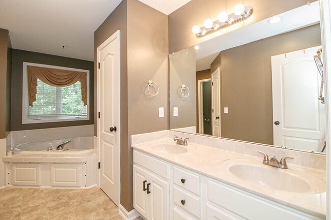 Building Photo - 2575 Village Ct