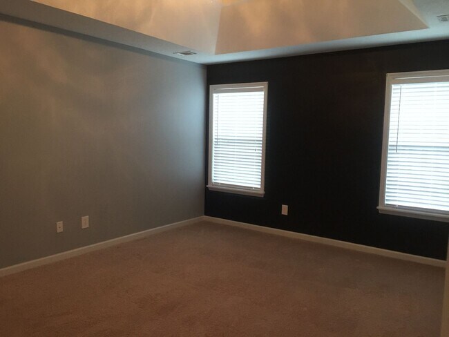Building Photo - 725 Whispering Willow Way