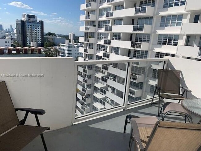 Building Photo - 100 Lincoln Rd