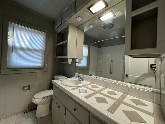 Building Photo - 3212 Ardyce Dr